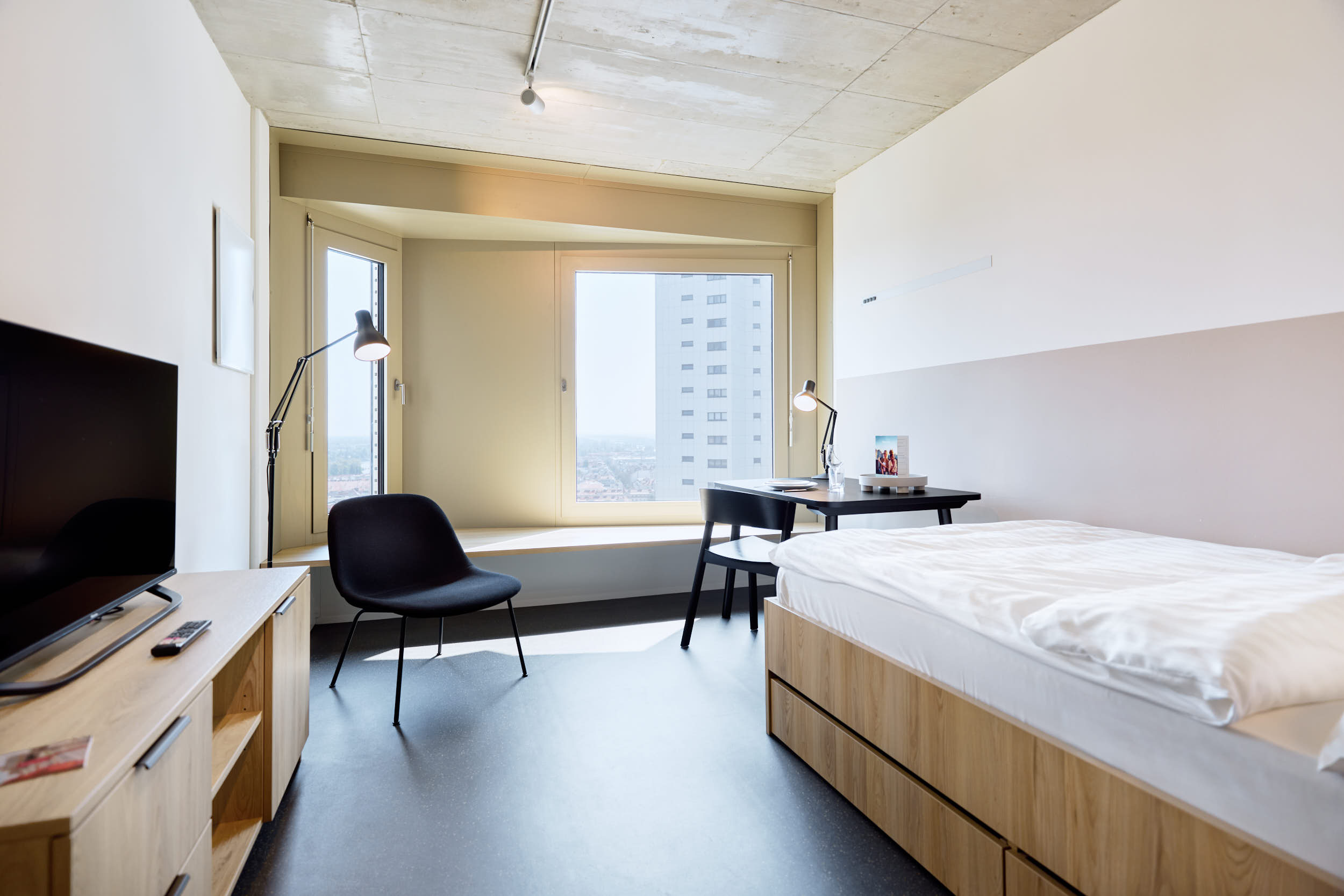 DistrictLiving_17.13Gold_Canon-0101_web